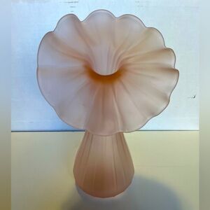 Vintage Leonardo Handarbeit
Satin Pink Frosted Glass
Jack-in-the-pulpit Vase